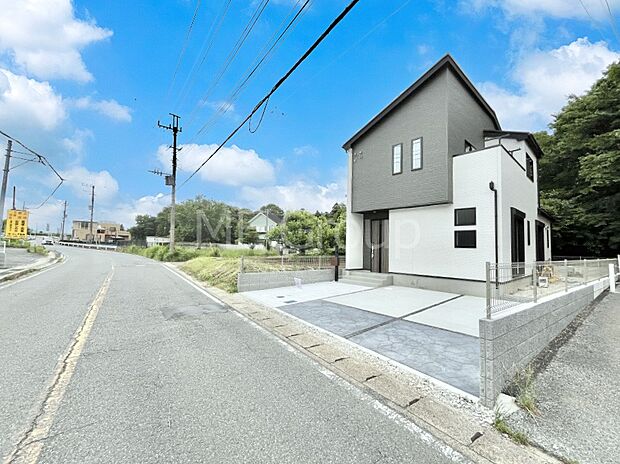 見通しの良さとともに、街並みに開放感を与えてくれます。 