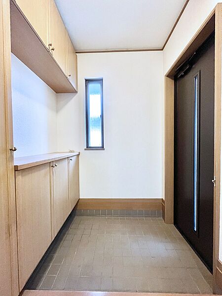 飾り棚を利用して、お越しいただくお客様をおもてなしできます。