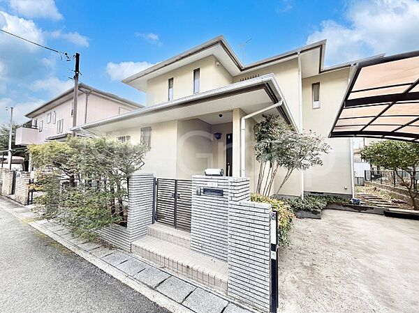 洗練された外観、上質な住空間が広がる室内は永く安心して過ごせる住居です。