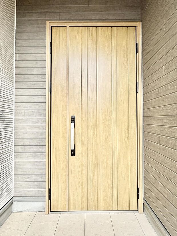 住まいの顔を演出する、玄関ドア。
