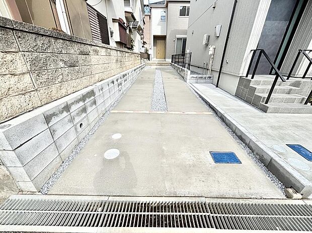 駐車2台可能！急なお客様の駐車に。また、ご家族の自転車スペースとしても大活躍。