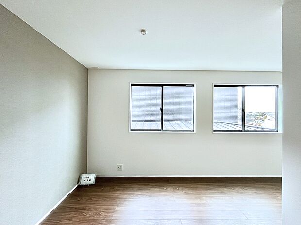 使いやすい形でベットや家具の置き方にも困ることもありません。   