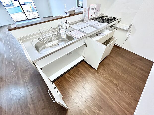 水まわりがすっきり片付くキッチン収納。