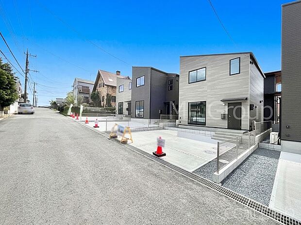 前面道路はきちんと整備されています  