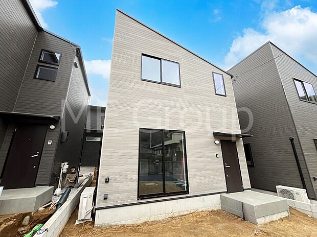 シンプルで落ち着きのある建物は住むかたの個性でオリジナルなものになっていきます。 