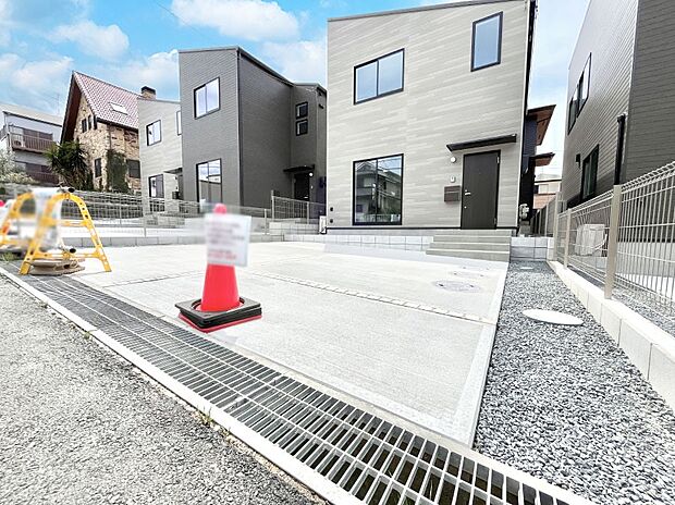 駐車2台可能！急なお客様の駐車に。また、ご家族の自転車スペースとしても大活躍。