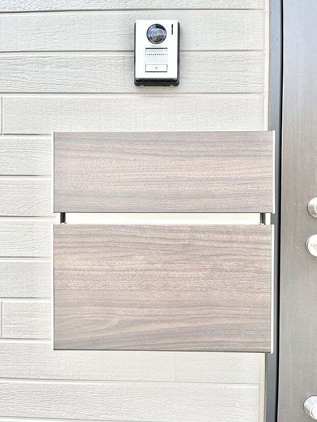 シンプルデザインのポスト。