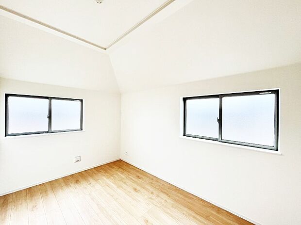 窓からのやさしい光が心地よいプライベートルーム