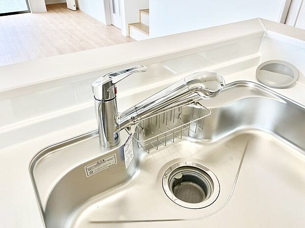 いつでも清潔なおいしいお水を。一つの水栓で水道水と浄水を使い分け。