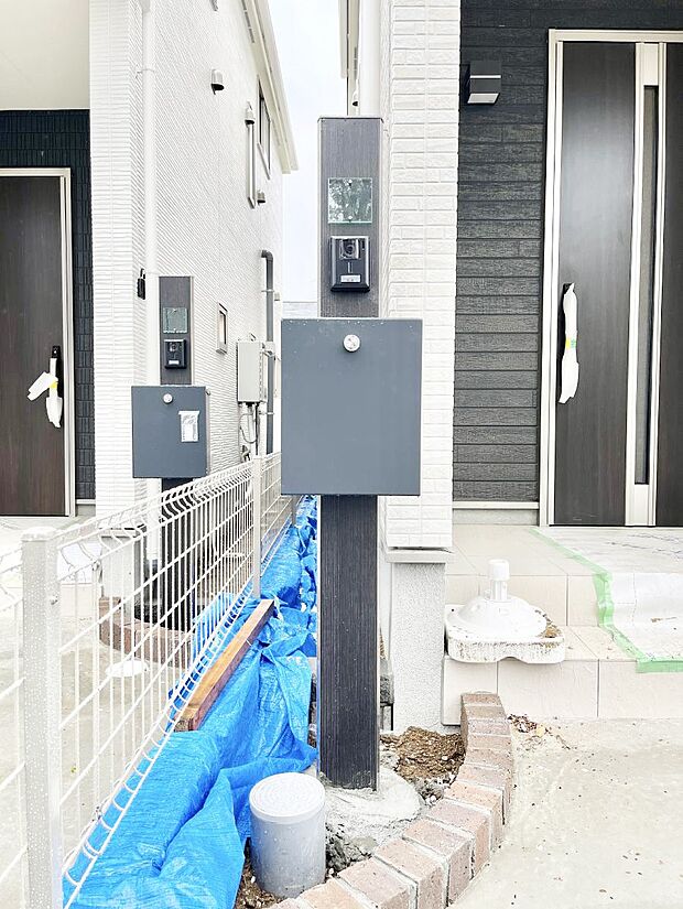 シンプルなデザインのポスト