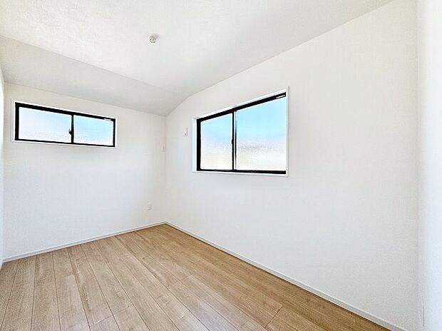 窓からのやさしい光が心地よいプライベートルーム