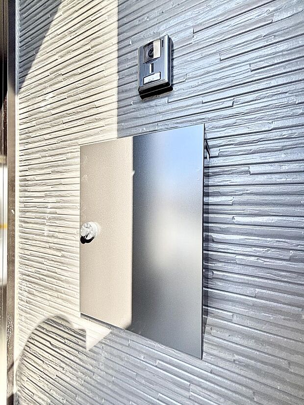 シンプルデザインのポスト。