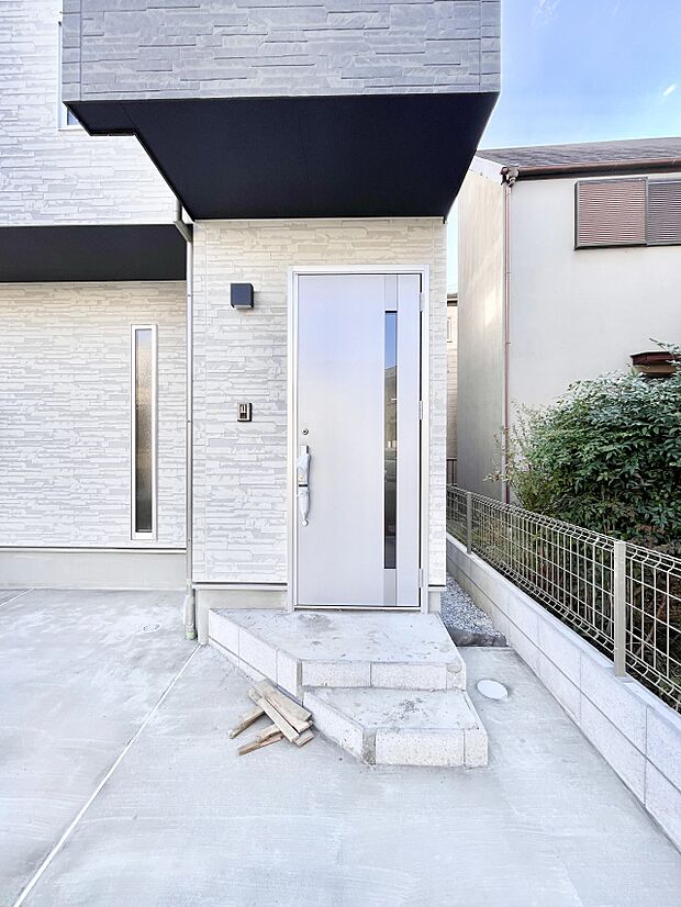 大切な家族、来客を出迎える玄関。