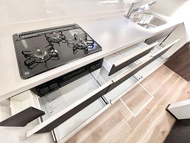 使いやすさを優先したスライド式収納タイプ!