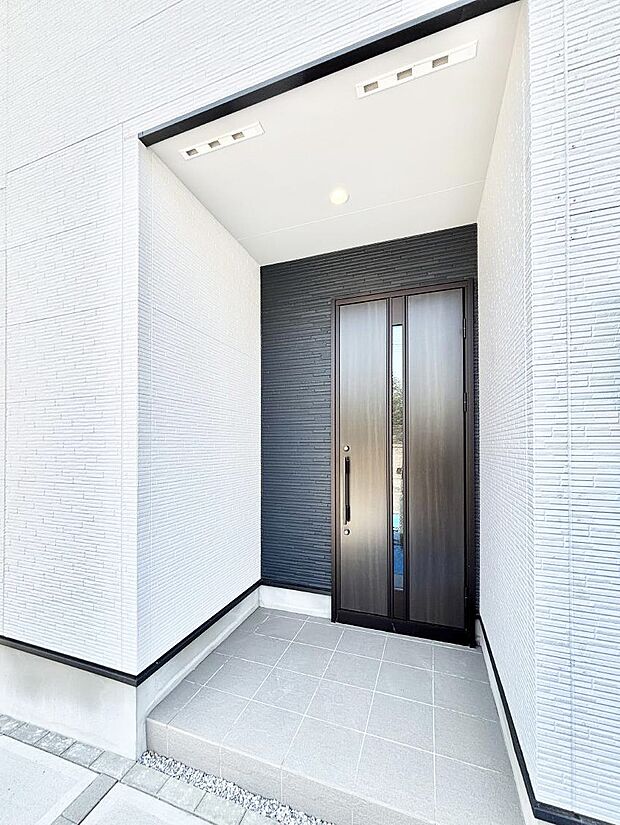 大切な家族、来客を出迎える玄関。