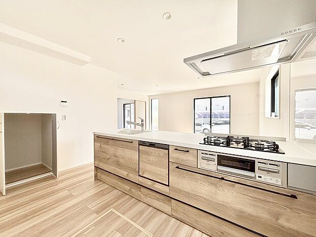 料理をしながらご家族との会話を楽しめる対面カウンターキッチン