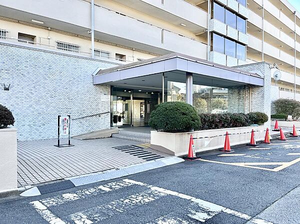 落ち着いた雰囲気のエントランス