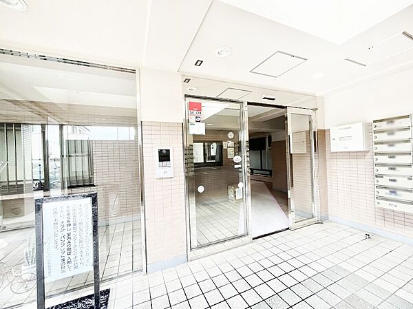 落ち着いた雰囲気のエントランス