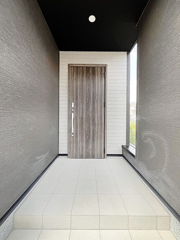 大切な家族、来客を出迎える玄関。