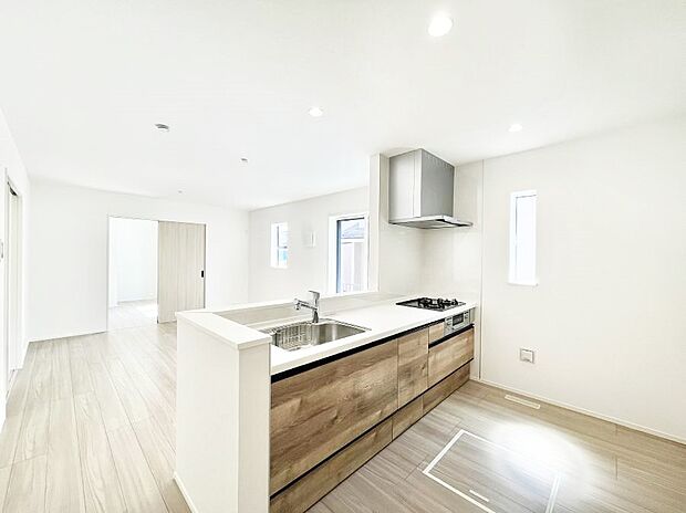 料理をしながらでもご家族との会話を楽しめる対面キッチン