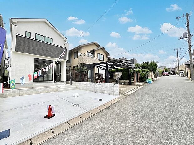 前面道路はきちんと整備されています
