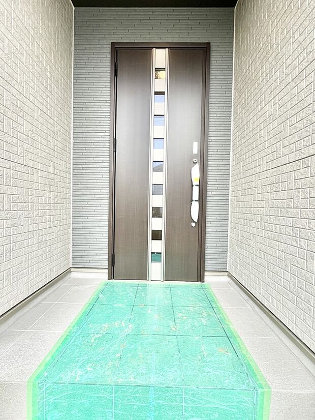 大切な家族、来客を出迎える玄関。