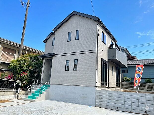 洗練された外観、上質な住空間が広がる室内は永く安心して過ごせる住居です。