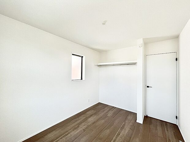 使いやすい形でベットや家具の置き方にも困ることもありません。   