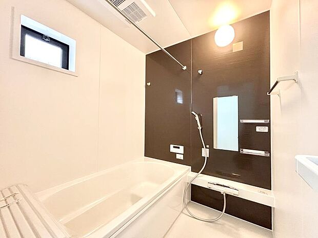 落ち着いた雰囲気でゆっくりお寛ぎいただけるバスルーム