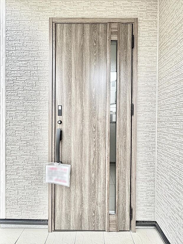住まいの顔を演出する、玄関ドア。