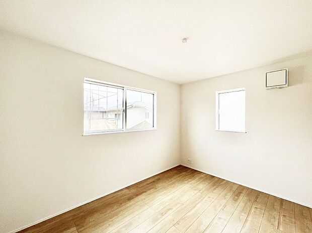 2面採光で気持ちよく自然光が取り入れられるのでお子様のお部屋にもピッタリ