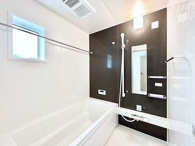 落ち着いた雰囲気でゆっくりお寛ぎいただけるバスルーム