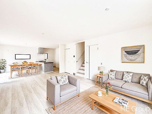 落ち着いた雰囲気のLDKは家族みんなの快適空間※家具はCGです