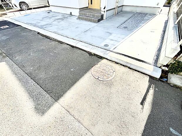 カースペースは2台駐車可。セカンドカーや来客時に便利です！