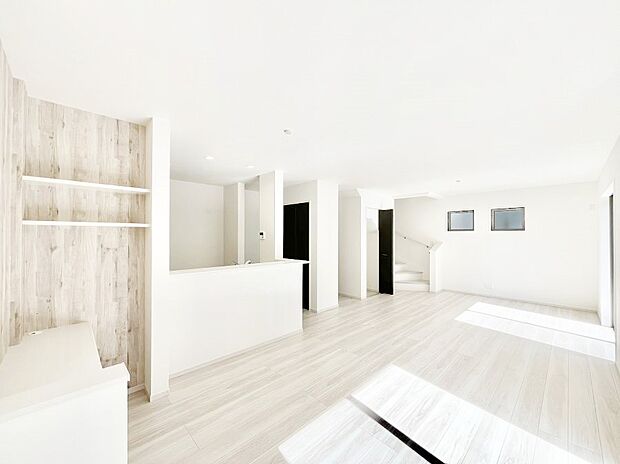 家族の笑顔が自然と生まれてくる、そんな雰囲気のダイニングに仕上がっています。