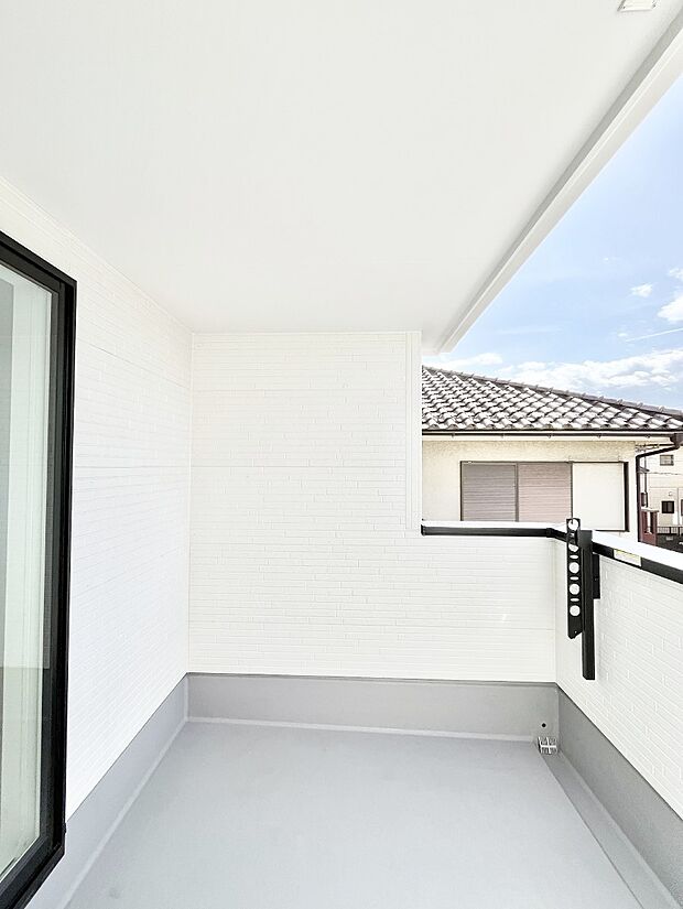 ゆったりバルコニーだから沢山お洗濯ものを干せます。