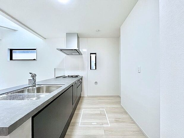 料理をしながらでもご家族との会話を楽しめる対面キッチン