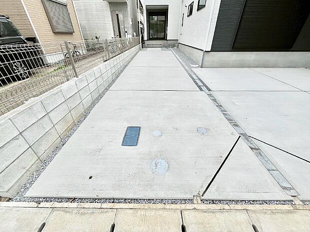 駐車2台可能!急なお客様の駐車に。また、ご家族の自転車スペースとしても大活躍。