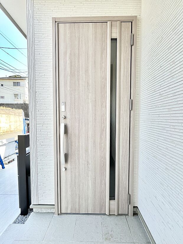 大切な家族、来客を出迎える玄関。