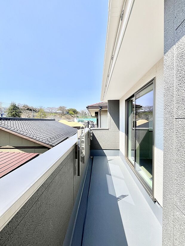 ゆったりバルコニーだから沢山お洗濯ものを干せます。