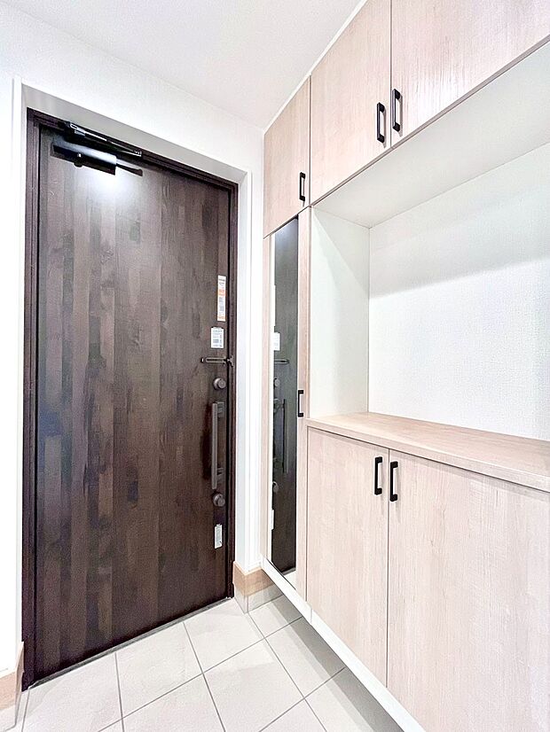 明るい玄関はお客様をお出迎えするのにぴったりです!