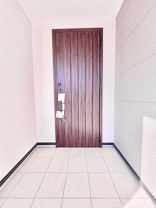 大切な家族、来客を出迎える玄関。