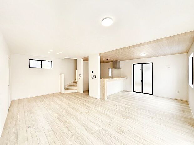 ご家族とのコミュニケーションが深まるリビングイン階段を採用。