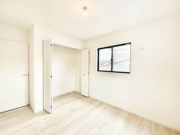 使いやすい形でベットや家具の置き方にも困ることもありません。