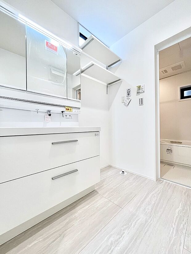 清潔感のある快適空間です。毎日の身支度も気持ち良くお使い頂けます。