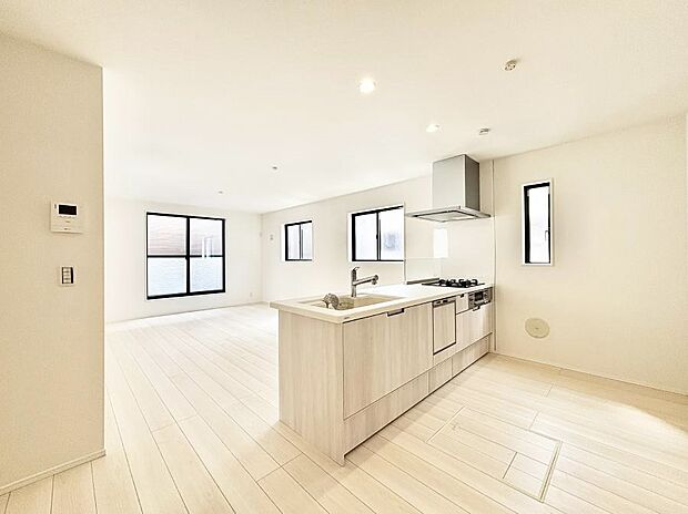 料理をしながらご家族との会話を楽しめる対面カウンターキッチン