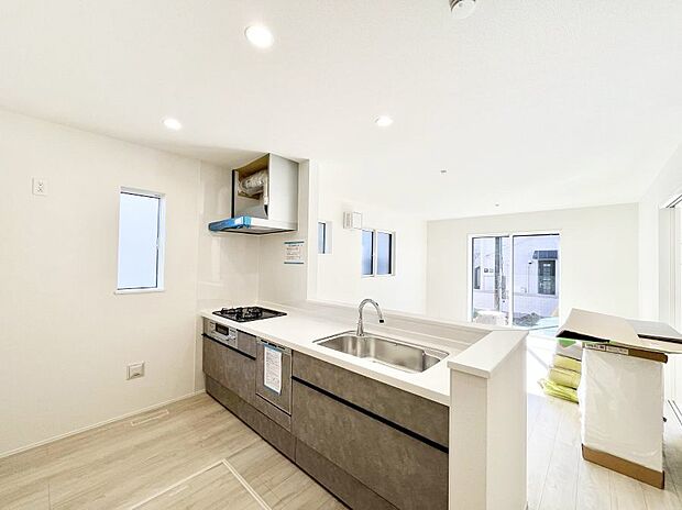 料理をしながらご家族との会話を楽しめる対面カウンターキッチン