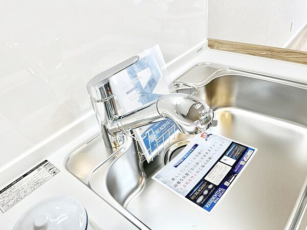 いつでも清潔なおいしいお水を。一つの水栓で水道水と浄水を使い分け。