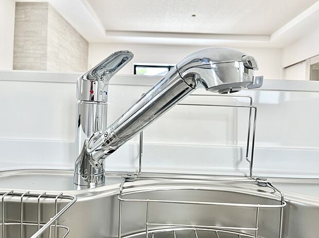 いつでも清潔なおいしいお水を。一つの水栓で水道水と浄水を使い分け。