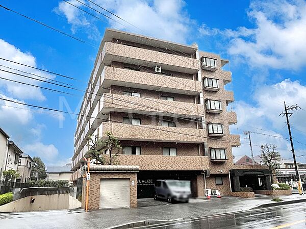 生活に便利な地に伸びやかな家族の生活風景を描く住まい